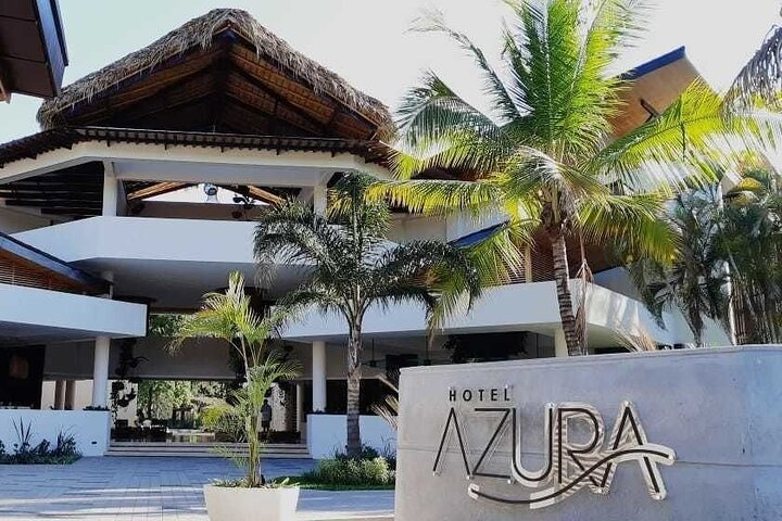 Shuttle From San Jose Airport To Playa Samara and Playa Carrillo - Photo 1 of 6